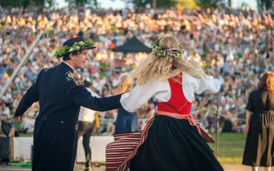 Midsommar i Leksand – Sveriges Största och Mest Magiska Firande